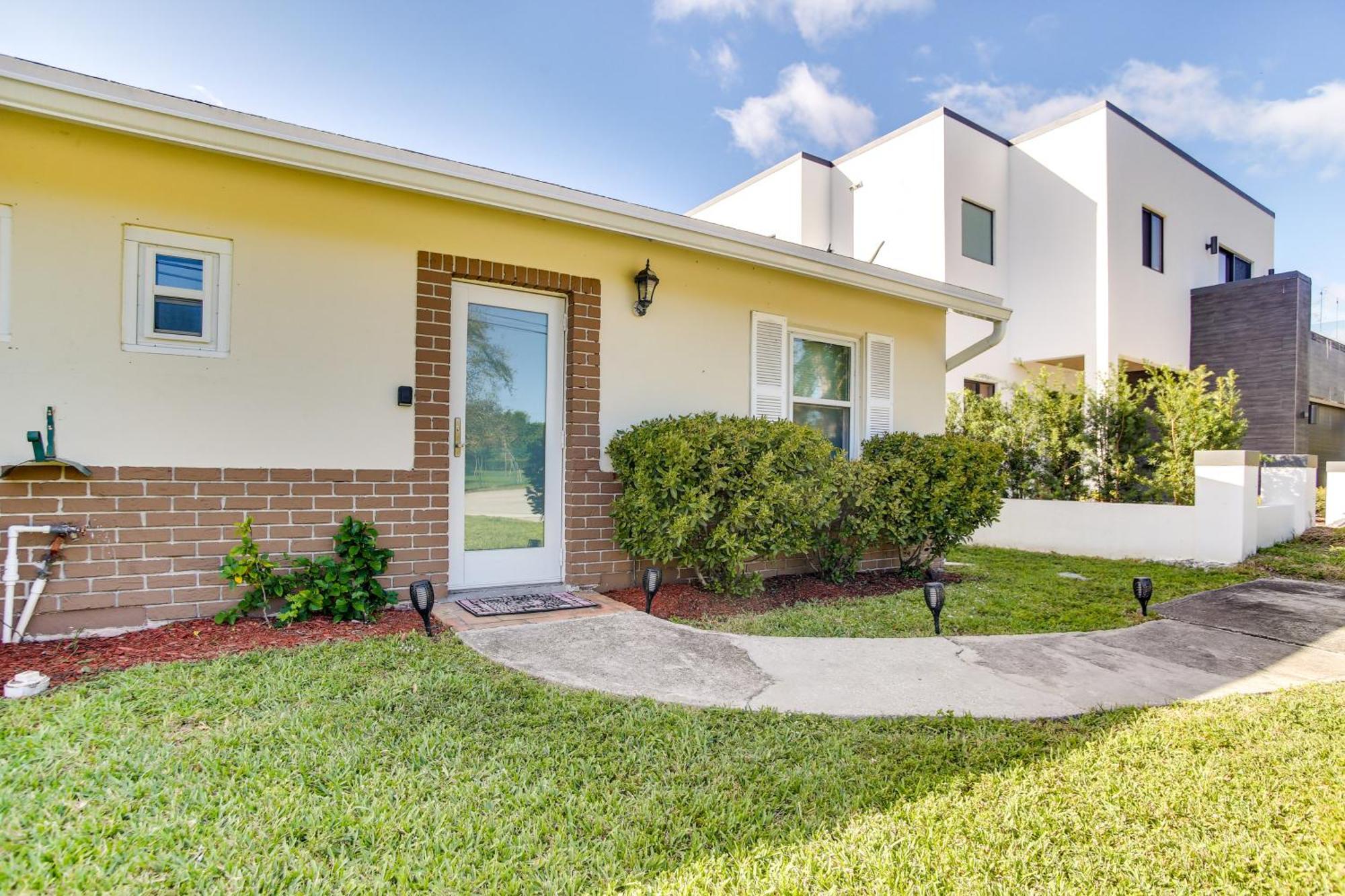 Canal Side Retreat With Dock, By Hollywood Boardwalk Fort Lauderdale Exteriör bild