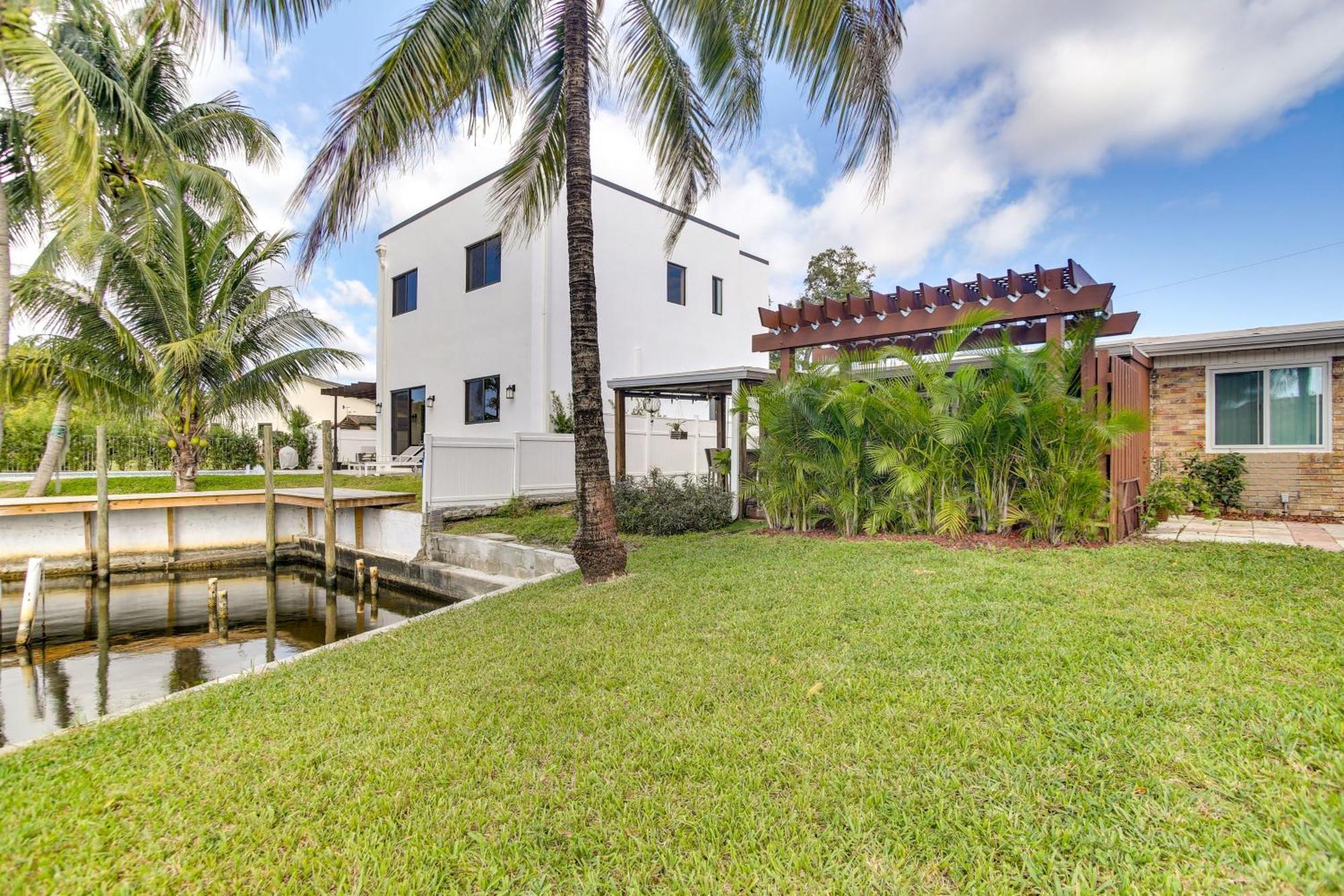 Canal Side Retreat With Dock, By Hollywood Boardwalk Fort Lauderdale Exteriör bild